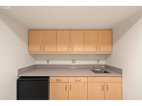 7865 SW Broadmoor Terrace Portland OR 97225