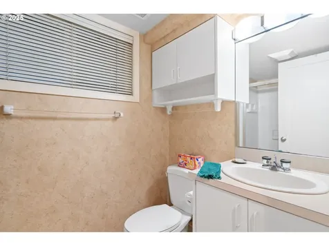7865 SW Broadmoor Terrace Portland OR 97225