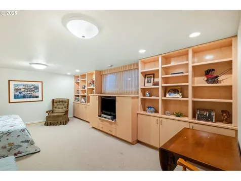 7865 SW Broadmoor Terrace Portland OR 97225