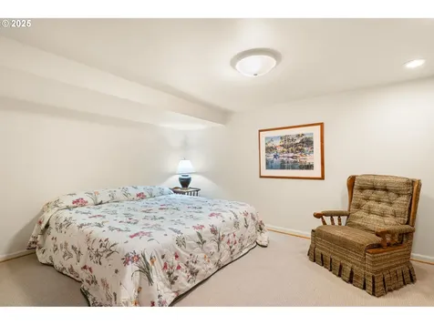 7865 SW Broadmoor Terrace Portland OR 97225