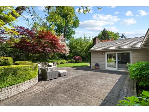 7865 SW Broadmoor Terrace Portland OR 97225