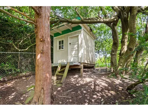 7865 SW Broadmoor Terrace Portland OR 97225