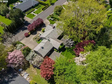 7865 SW Broadmoor Terrace Portland OR 97225