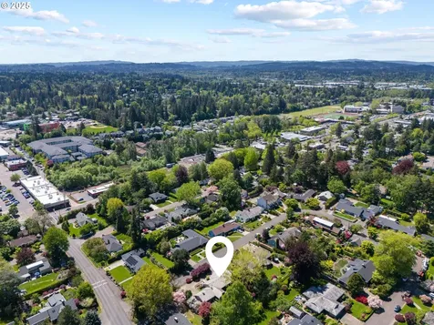 7865 SW Broadmoor Terrace Portland OR 97225