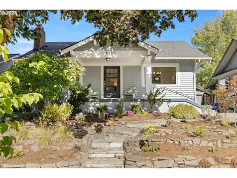 3247 NE Davis Street Portland OR 97232