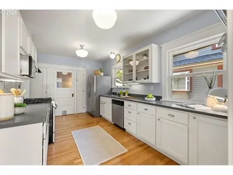 3247 NE Davis Street Portland OR 97232