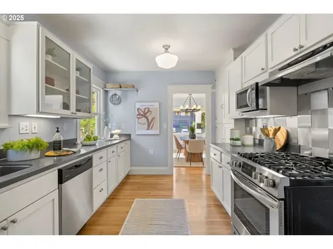 3247 NE Davis Street Portland OR 97232