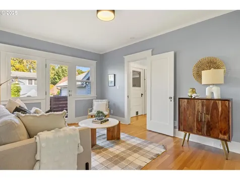 3247 NE Davis Street Portland OR 97232