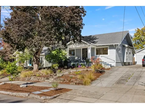 3247 NE Davis Street Portland OR 97232