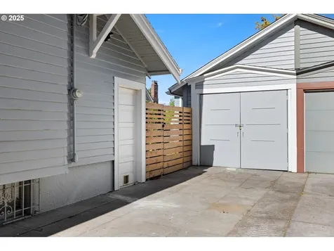 3247 NE Davis Street Portland OR 97232