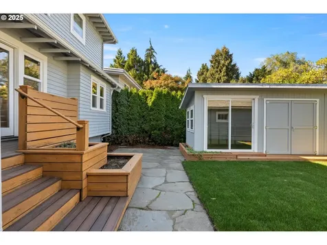 3247 NE Davis Street Portland OR 97232