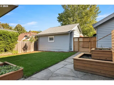 3247 NE Davis Street Portland OR 97232