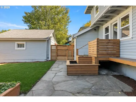 3247 NE Davis Street Portland OR 97232