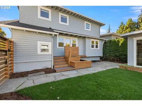 3247 NE Davis Street Portland OR 97232