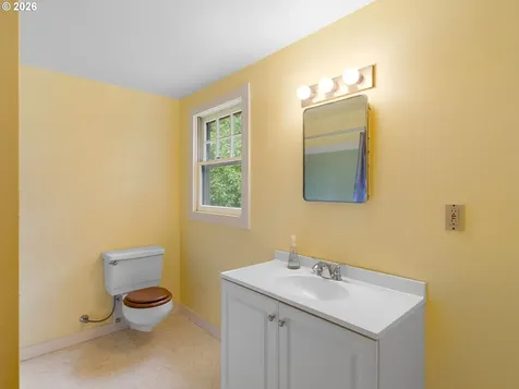10059 NE Beech Street Portland OR 97220