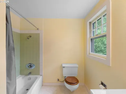 10059 NE Beech Street Portland OR 97220