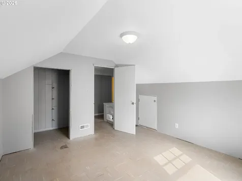 10059 NE Beech Street Portland OR 97220