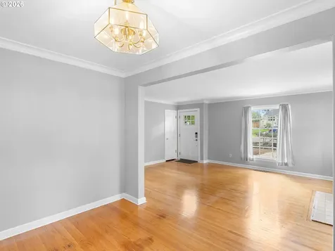10059 NE Beech Street Portland OR 97220