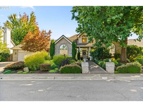 1683 Victorian Way Eugene OR 97401