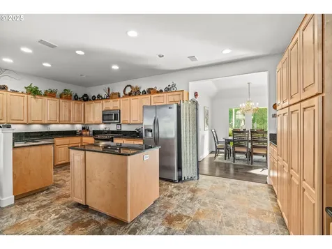 1683 Victorian Way Eugene OR 97401