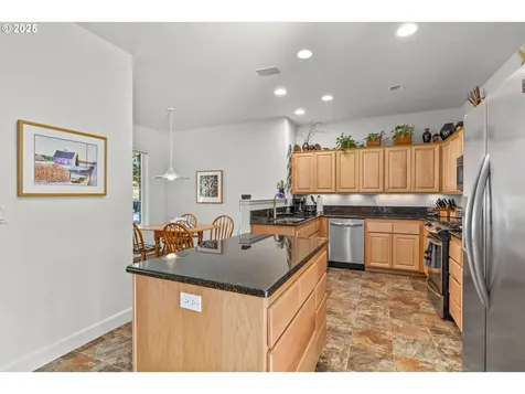 1683 Victorian Way Eugene OR 97401