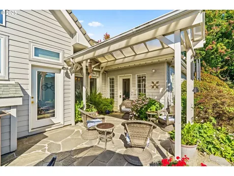 1683 Victorian Way Eugene OR 97401