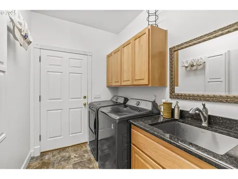 1683 Victorian Way Eugene OR 97401