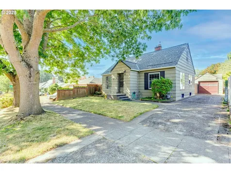 15 SE 86th Avenue Portland OR 97216