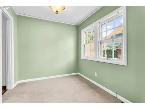 15 SE 86th Avenue Portland OR 97216