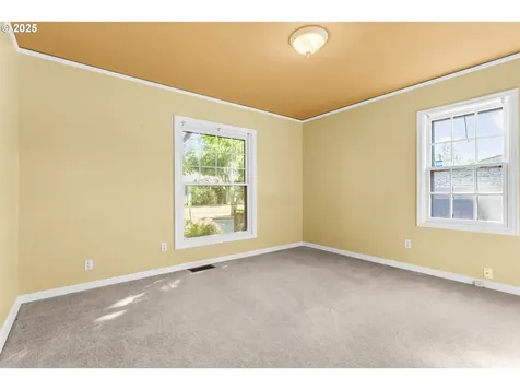 15 SE 86th Avenue Portland OR 97216
