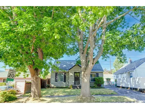 15 SE 86th Avenue Portland OR 97216