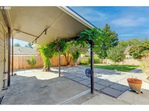 15 SE 86th Avenue Portland OR 97216