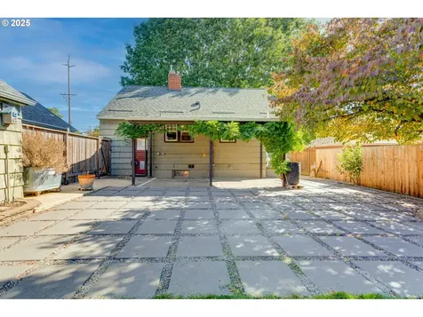 15 SE 86th Avenue Portland OR 97216
