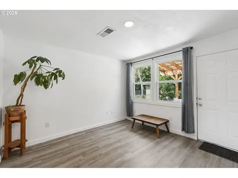 9805 N Clarendon Avenue Portland OR 97203
