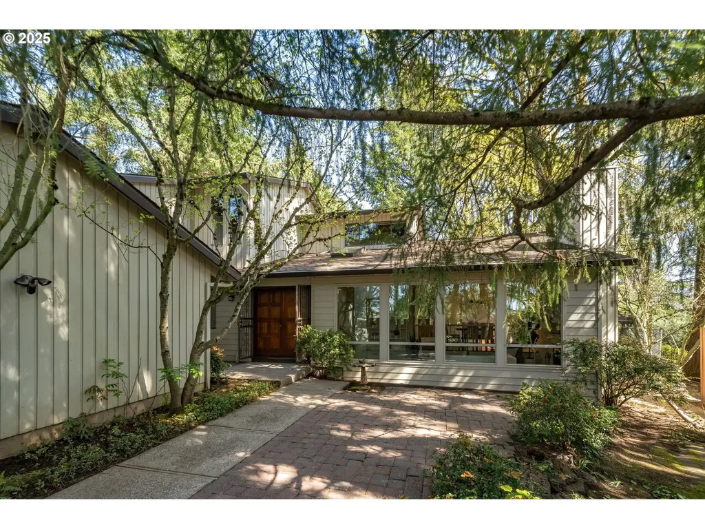 2748 SW 84th Place Portland OR 97225