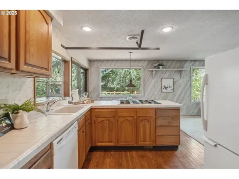 2748 SW 84th Place Portland OR 97225