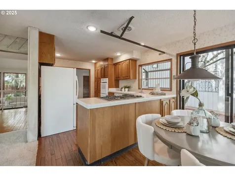 2748 SW 84th Place Portland OR 97225