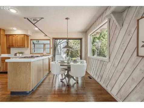 2748 SW 84th Place Portland OR 97225