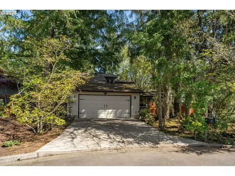 2748 SW 84th Place Portland OR 97225