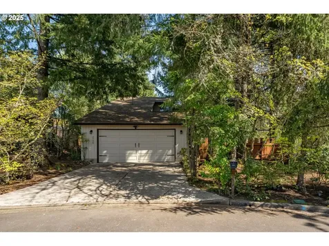 2748 SW 84th Place Portland OR 97225