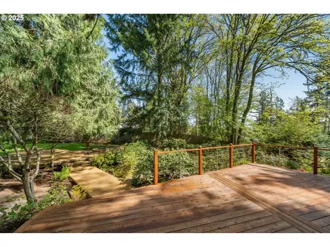 2748 SW 84th Place Portland OR 97225