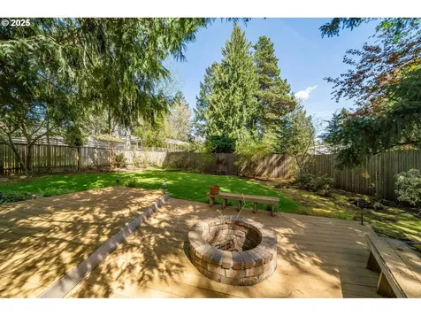 2748 SW 84th Place Portland OR 97225