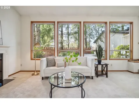 2748 SW 84th Place Portland OR 97225