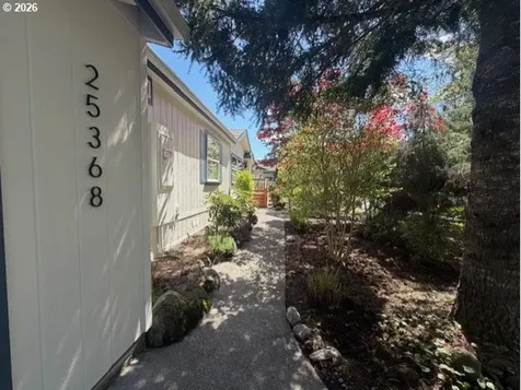 25368 E Cedar Glen Loop Welches OR 97067