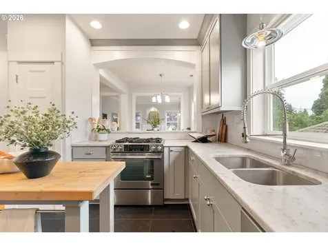 6127 NE 27th Avenue Portland OR 97211