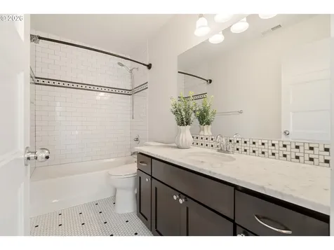 6127 NE 27th Avenue Portland OR 97211