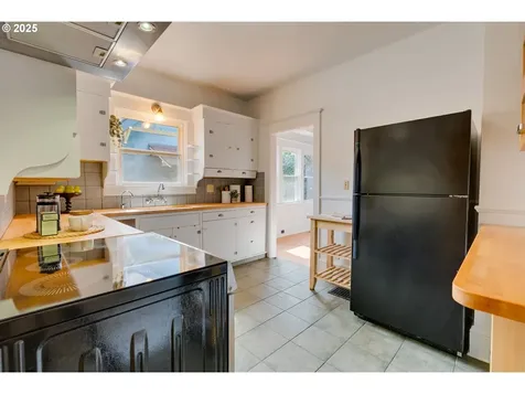 4261 SE Morrison Street Portland OR 97215