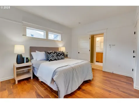 4261 SE Morrison Street Portland OR 97215