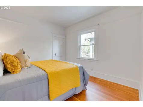 4261 SE Morrison Street Portland OR 97215