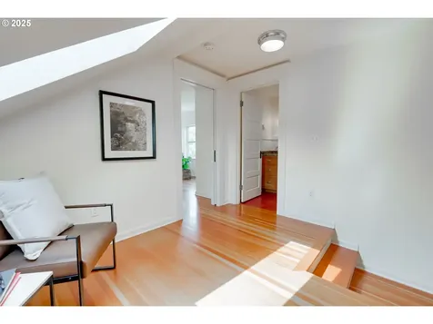 4261 SE Morrison Street Portland OR 97215